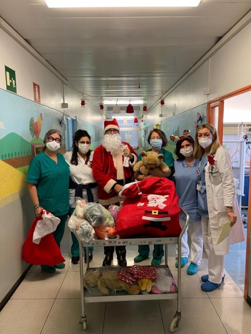 Babbo Natale porta i doni in pediatria a Desio