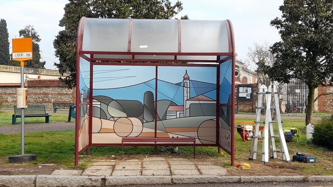 Pensiline d’artista alla fermata del bus