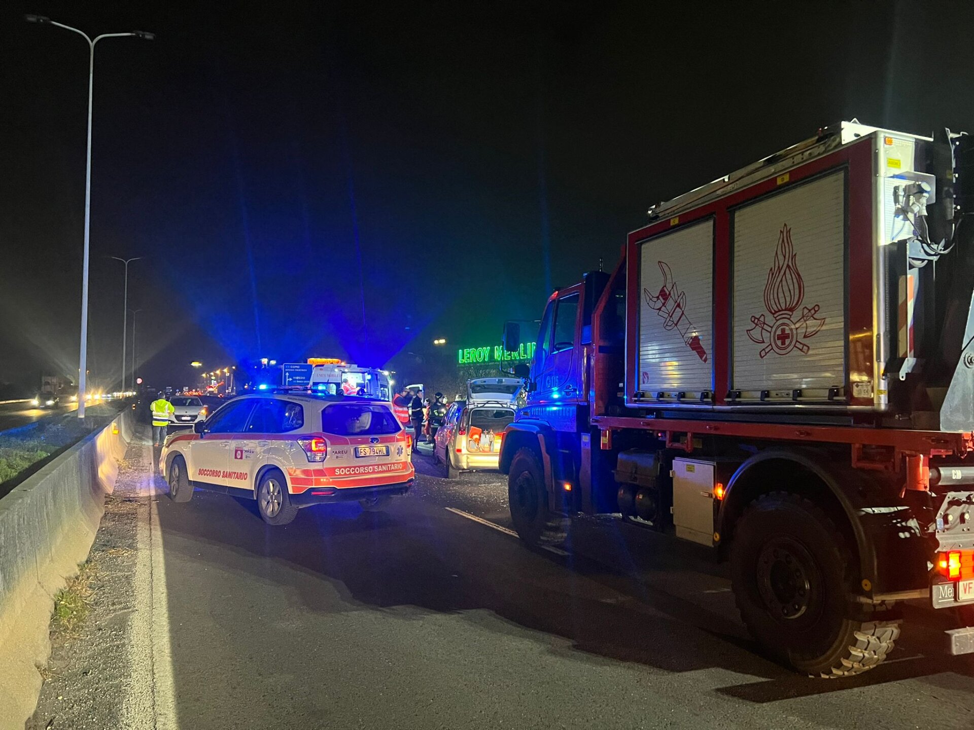Milano Meda incidente carambola quattro automobili Vigili del Fuoco Polizia ambulanza