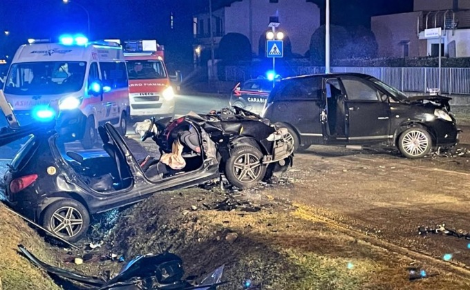 Terribile schianto nella notte, due feriti gravi