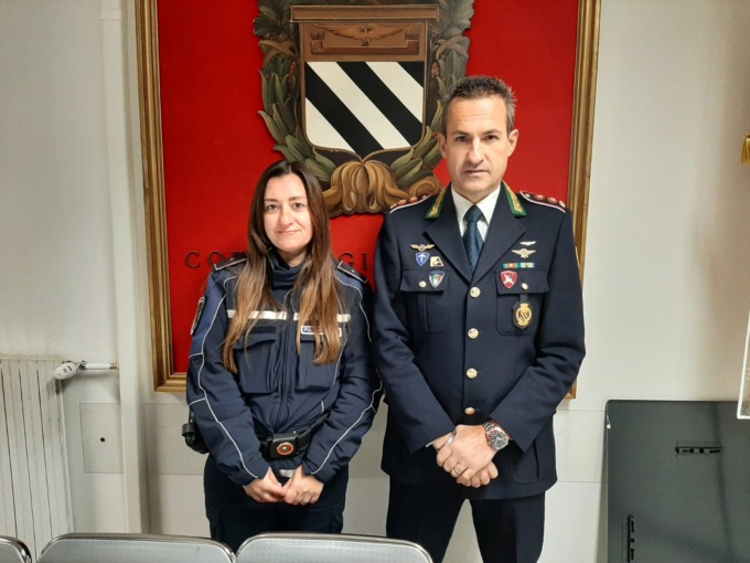 Da Napoli a Meda, la nuova vigilessa si presenta