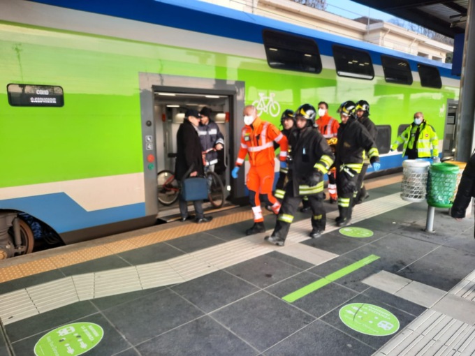 Aggressione in stazione a Seregno, 14enne  spinto contro il treno in arrivo