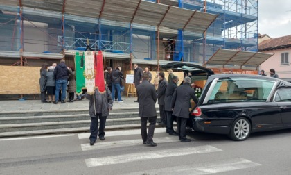 Folla ai funerali del maestro del coro parrocchiale