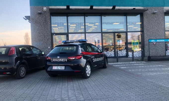 Bandito Solitario Armato Di Pistola Rapina Supermercato A Desio Prima Monza