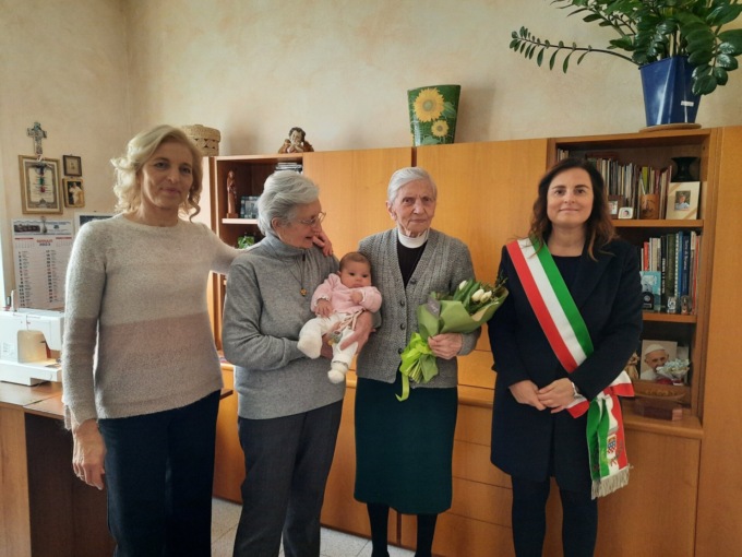 Auguri a Rosa, la storica sarta di Velate compie 101 anni