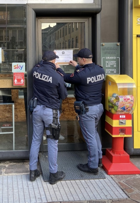 Alcool ai minori e insulti agli agenti, chiuso un altro bar