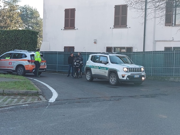 Quindicenne investita per strada a Villa Raverio