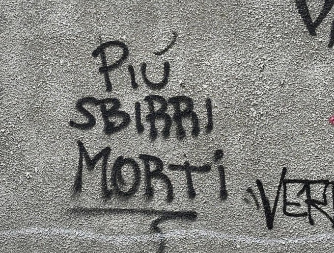 Minacce alla Polizia, indaga la Digos