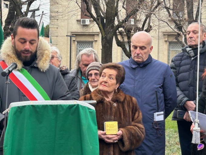 Carate non dimentica: posata la pietra d’inciampo nel ricordo di Giovanni Cesana
