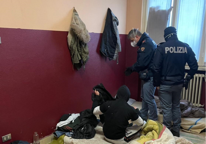 Ospedale Vecchio occupato: la Polizia sgombera gli abusivi