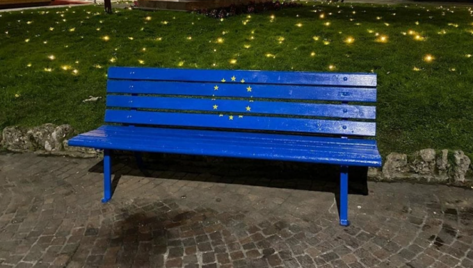 Una panchina europea in memoria di Sassoli