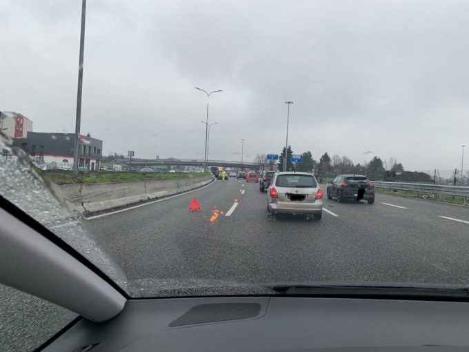 Incidente sulla Statale 36 tra un’auto e un mezzo pesante: ferita una 47enne