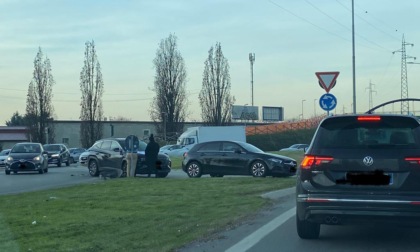 Incidente alla rotonda: code su viale Stucchi a Monza