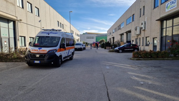 In fiamme l’impianto di aspirazione, paura in una ditta