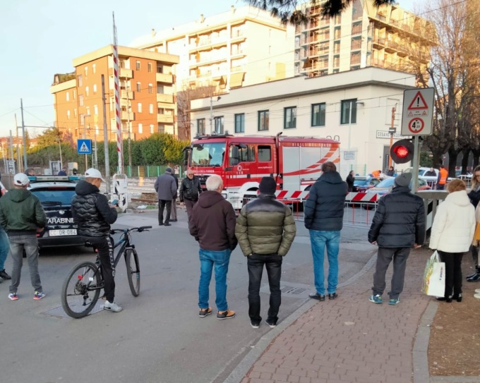 Dramma a Cesano: 92enne muore travolto dal treno 