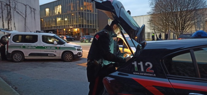 Carate, sgommate in auto sotto l’effetto di droga: quattro denunciati