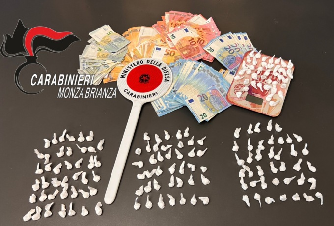 A passeggio con 160 dosi di cocaina: arrestato 18enne