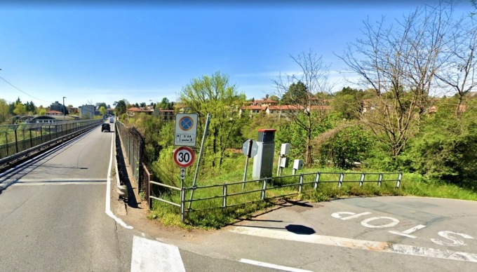 Carate: “Quelle barriere sul ponte sono poco sicure”