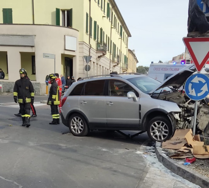 Gravissimo incidente a Renate: feriti padre, madre e figlia