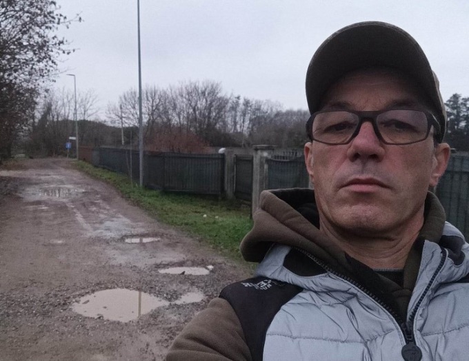 Strada piena di buche, proteste a San Salvatore