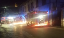 S'incendia la canna fumaria di una pizzeria, intervengono i pompieri