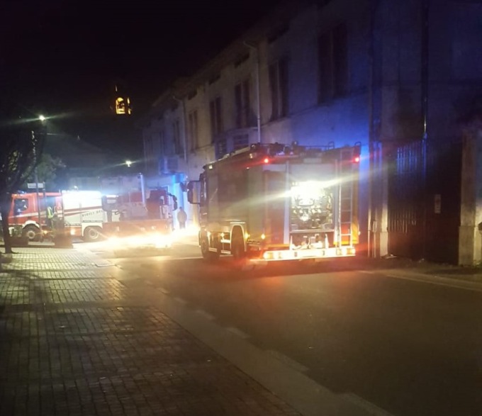 S’incendia la canna fumaria di una pizzeria, intervengono i pompieri