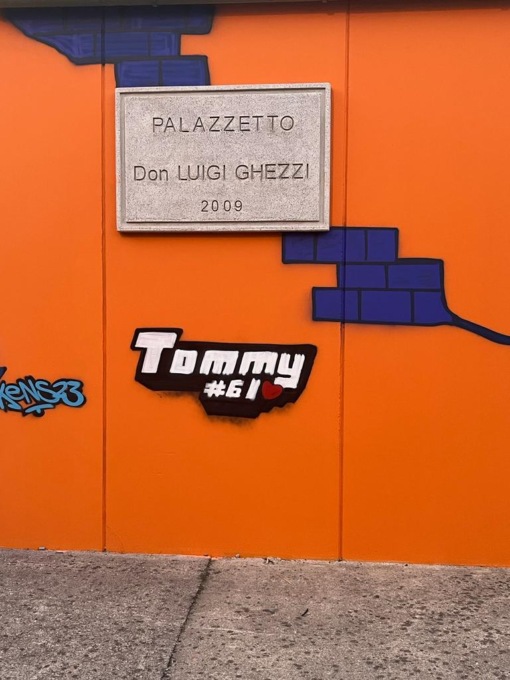Un murale in oratorio per Tommy: “Per sempre con noi”