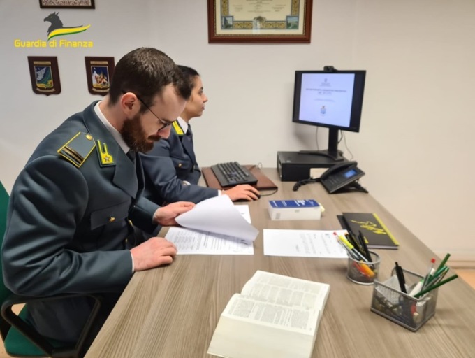 Sequestrati e oscurati tre siti di e-commerce