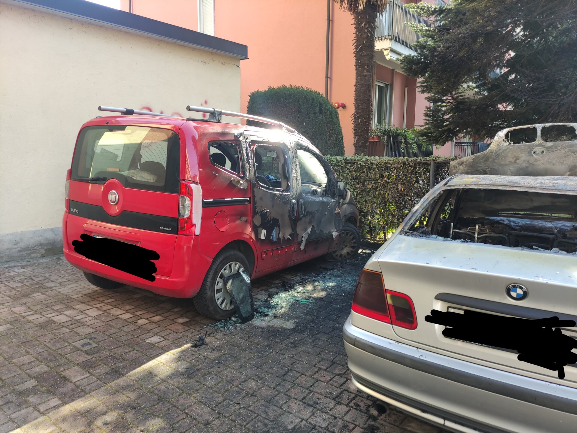 Concorezzo Auto in fiamme in via don Girotti