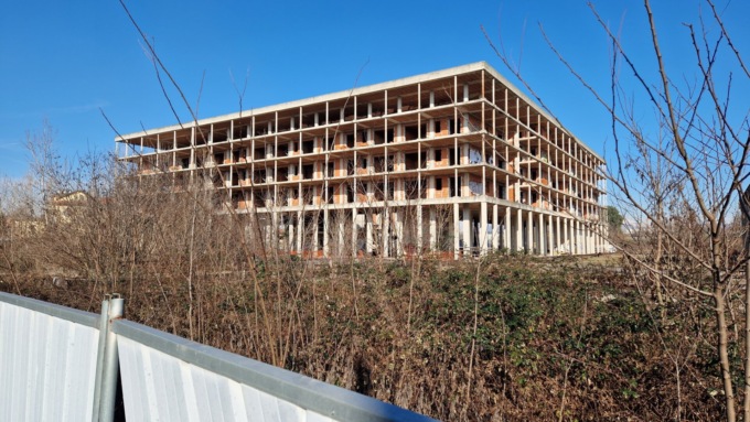 All’Ecomostro il cadavere non si trova, intanto l’immobile va all’asta per poco più di un milione di euro