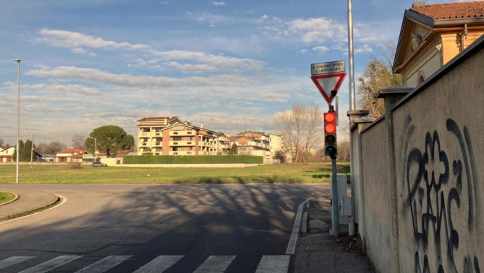Semaforo ingombrante: addio alle lunghe code