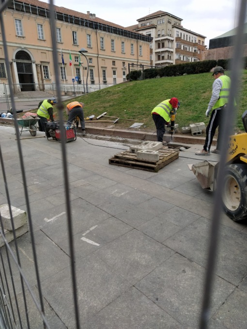 Al via i lavori di sistemazione della piazza del Comune