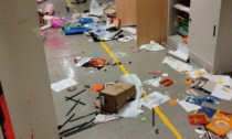 Vandali in azione, tutti a scuola a sistemare