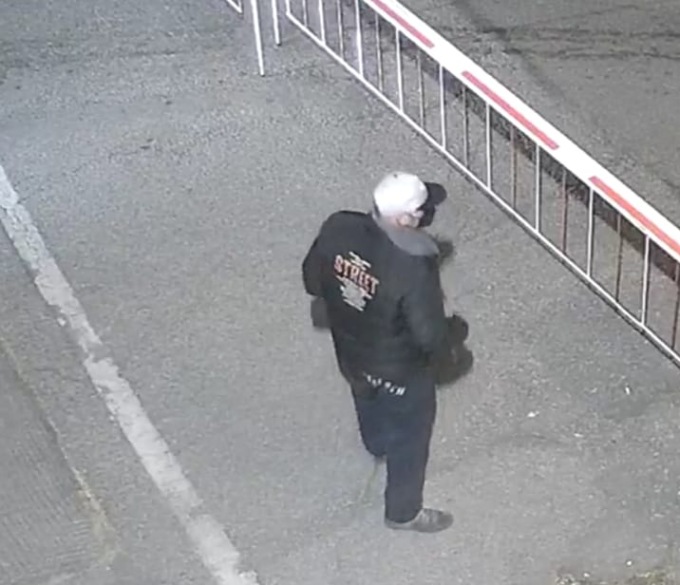 Razzia nell’autofficina: rubata anche l’auto di un cliente, varie componenti e i computer