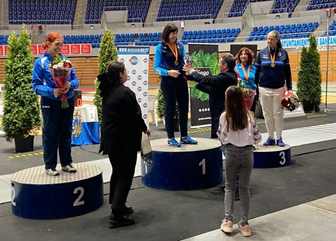 La spadista di Brianzascherma vince tutti gli assalti. Oro per Adriana Albini nel Master Europeo
