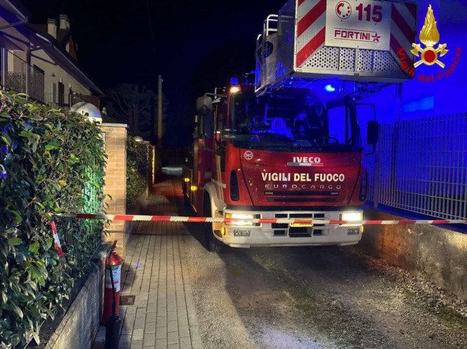 Incendio a Carate Brianza: a fuoco la cappa della cucina