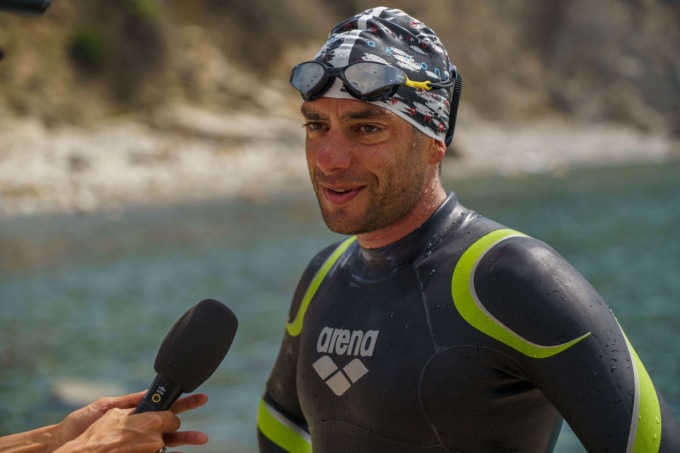 Da Capraia all’Elba a nuoto, nuova impresa dello “squalo” di Carate