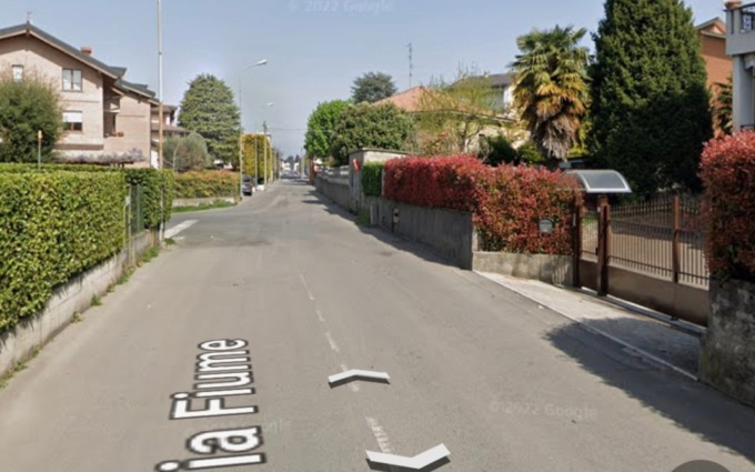 Vietato sostare davanti a casa in via Fiume
