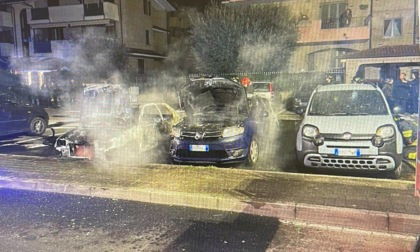 Quattro auto incendiate a Limbiate