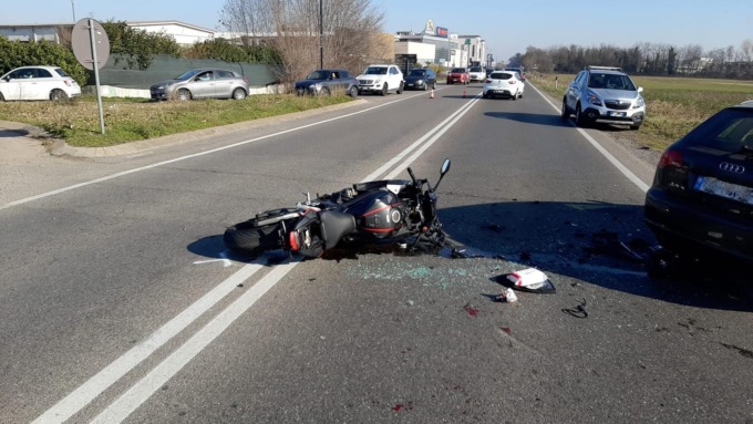 Pauroso incidente a Limbiate, grave centauro di 24 anni