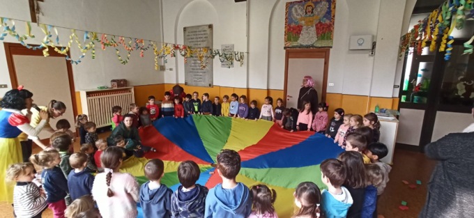 Carnevale nelle scuole: tutte le foto delle feste in maschera