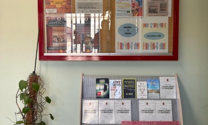 "Prendi e dona", bookcrossing in Municipio a Lentate