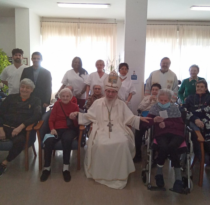 Festa alla Casa Famiglia di Busnago alla presenza del Vescovo Serafino Spreafico