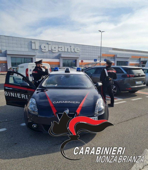 Minacce e molestie sessuali alle donne: 52enne allontanato dal supermercato per due anni