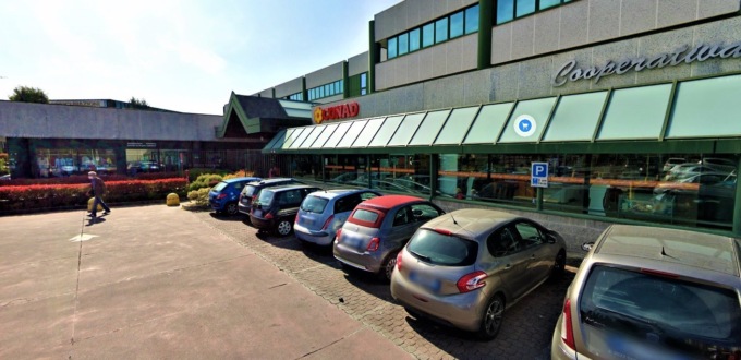 Carate, nel parcheggio di via Mascherpa la sosta si accorcia