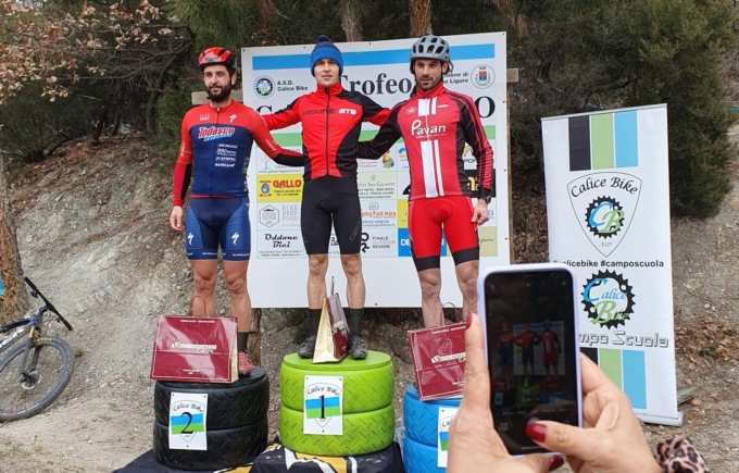 Matteo Valsecchi trionfa al 3° Trofeo Carbuta Park XCO
