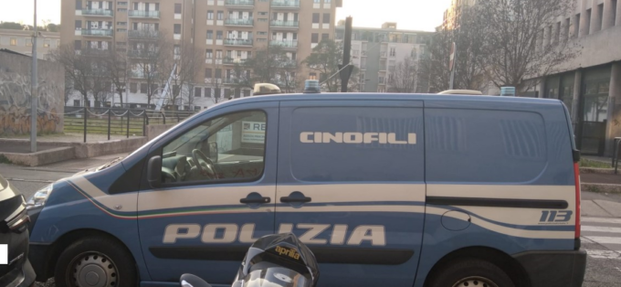 Blitz della Polizia nei giardinetti dello spaccio di via Artigianelli