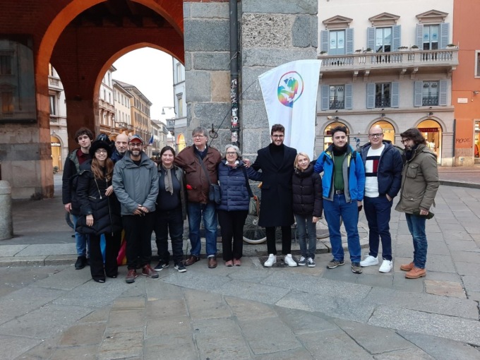 Insultato e minacciato: il sit-in contro l’omofobia