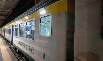 Finestrini distrutti sul treno, indagano i Carabinieri