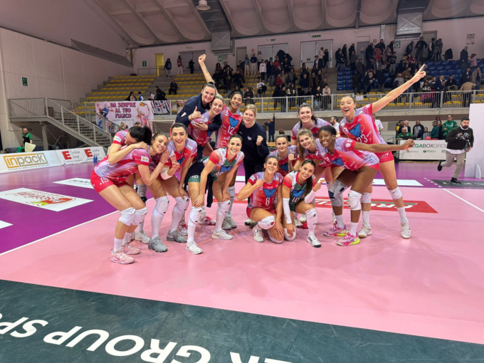 Alessia Orro al servizio decisiva per il match contro Urbino